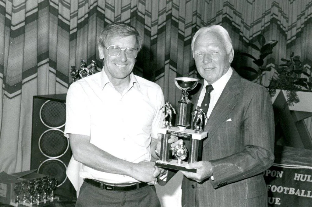 Pete Bilsdon receiving a trophy from Raich Carter, 1988